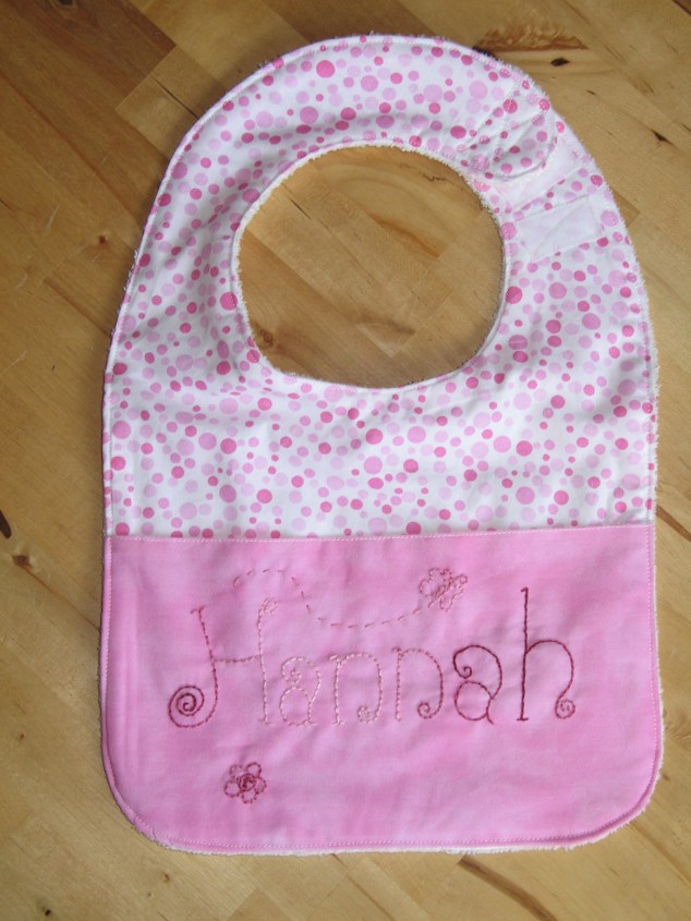 Hannah, Latz mit Tasche