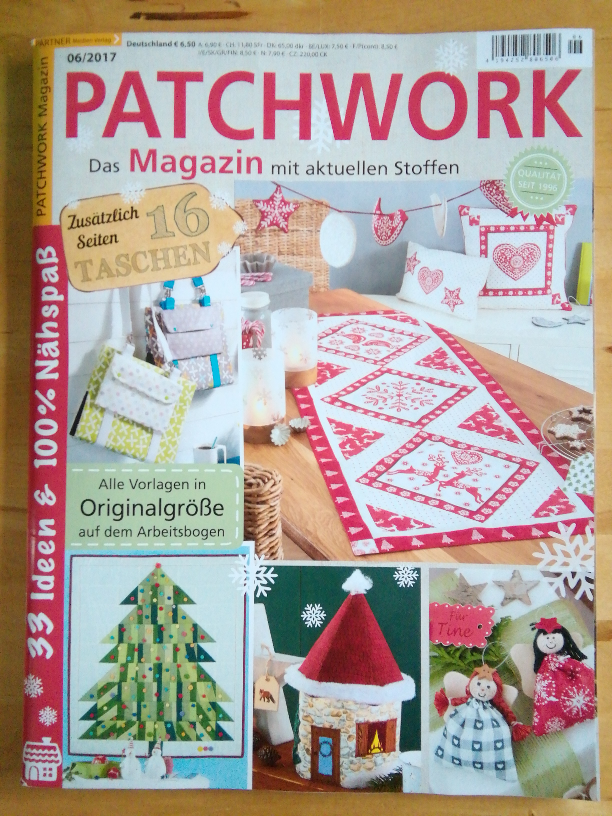 Im Patchwork Magazin 06/2017  findet sich die Anleitungzum Wichtellichterheim.